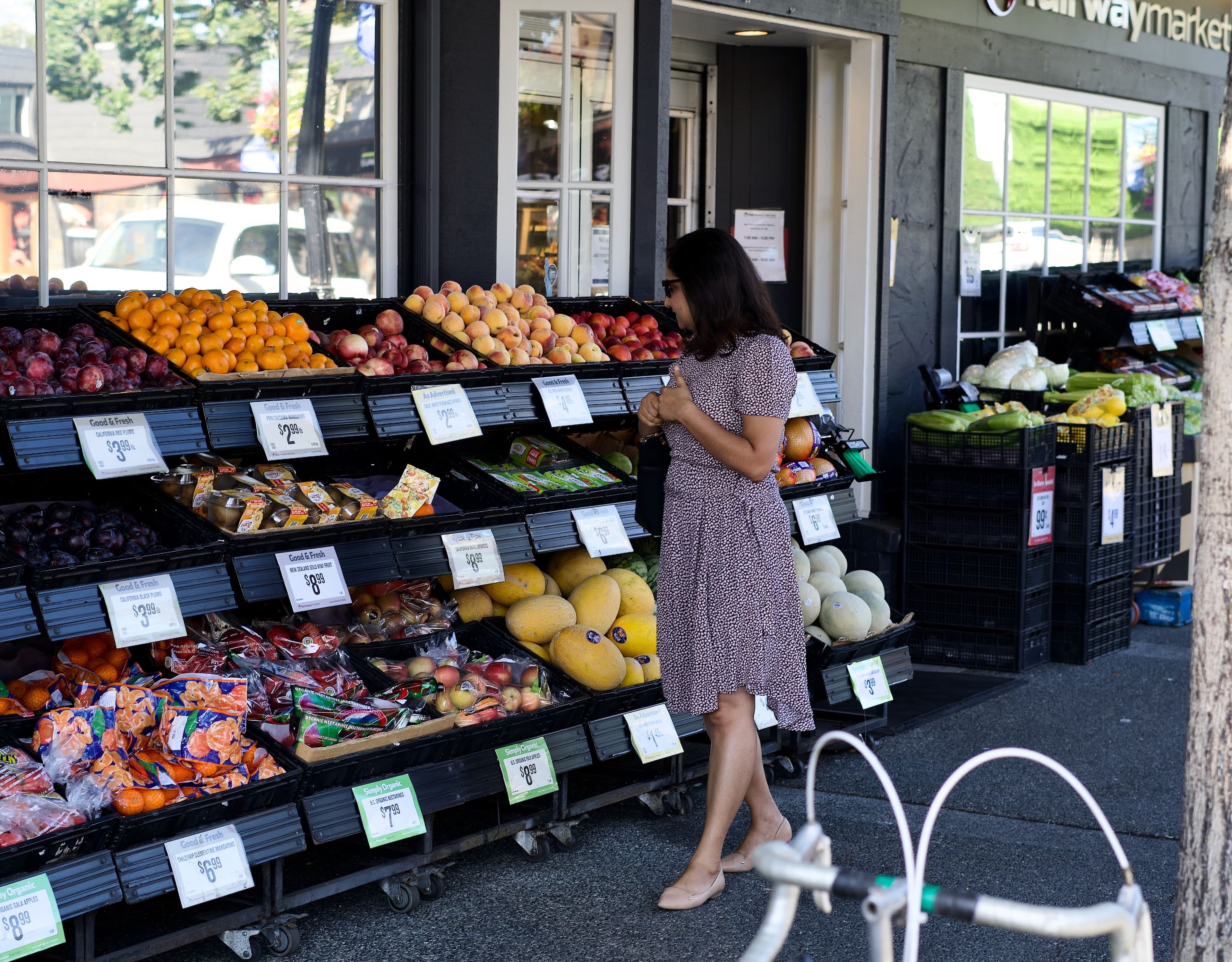 woman buying groceries from fruit market